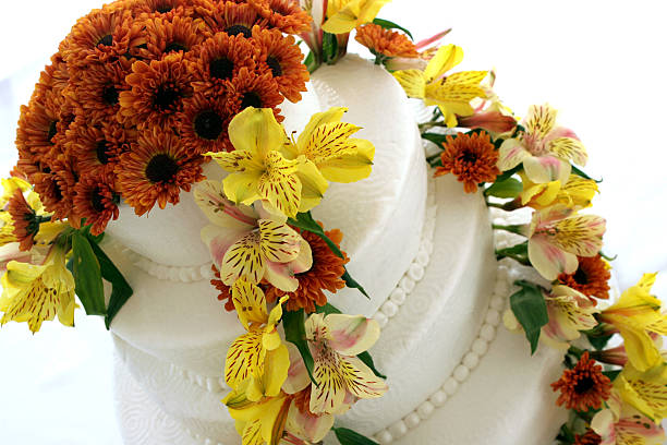 Flor coberto de bolo de casamento - foto de acervo