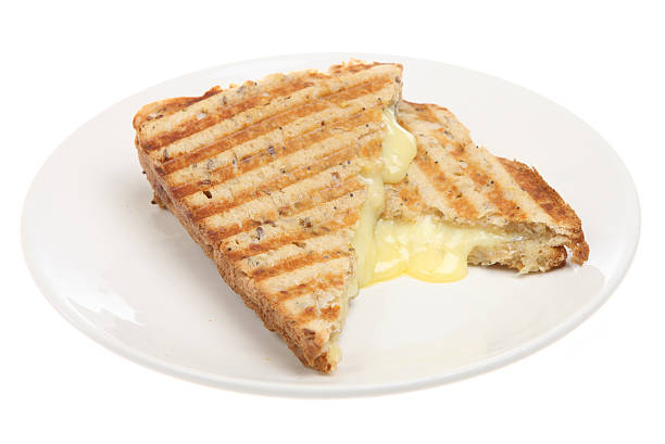 sanduíche prensado de queijo assado - grilled cheese panini sandwich - fotografias e filmes do acervo