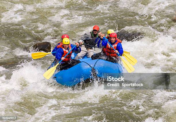 Spłyń Kajakiem Po Rwącej Rzece W Górach Skalistych - zdjęcia stockowe i więcej obrazów Rafting rzekami górskimi - Rafting rzekami górskimi, Stan Kolorado, Ludzie