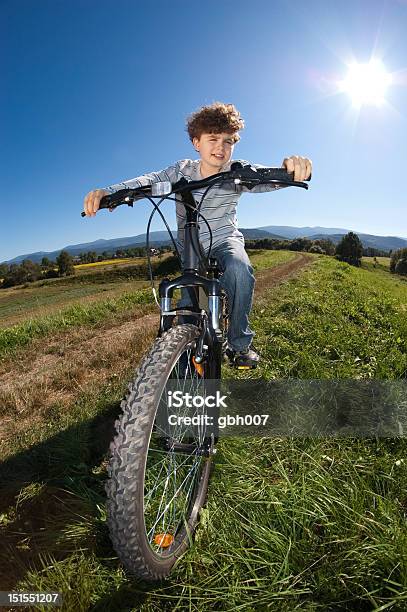 남자아이 사이클링이 12-13세에 대한 스톡 사진 및 기타 이미지 - 12-13세, 14-15 살, 건강한 생활방식