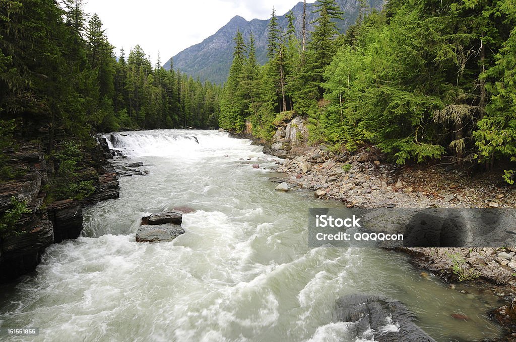 Al río - Foto de stock de Acantilado libre de derechos