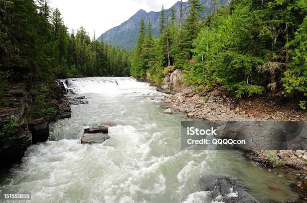 Al Río Foto de stock y más banco de imágenes de Acantilado - Acantilado, Agua, Aire libre