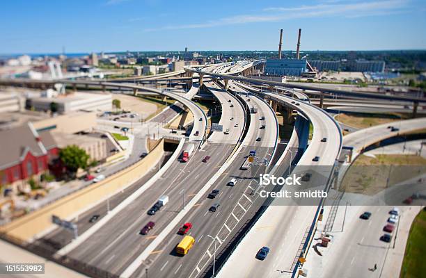 Interstate Traffico - Fotografie stock e altre immagini di Ambientazione esterna - Ambientazione esterna, Autobus, Autostrada