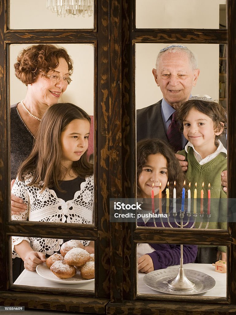 Familia Hanukka - Foto de stock de Judaísmo libre de derechos