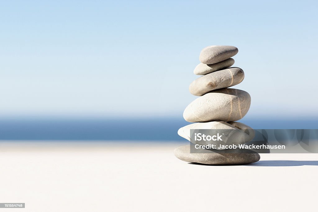 スタックの小石のビーチのクローズアップ - 石のロイヤリティフリーストックフォト