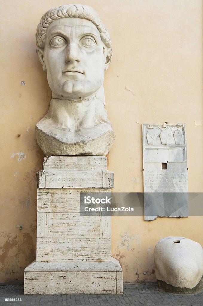 Руководитель Император Константина статуи в Риме - Стоковые фото Вертикальный роялти-фри