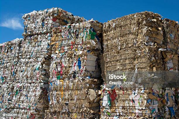 Stos Papieru Kostki - zdjęcia stockowe i więcej obrazów Centrum recyklingu - Centrum recyklingu, Odzyskiwanie i przetwarzanie surowców wtórnych, Papier