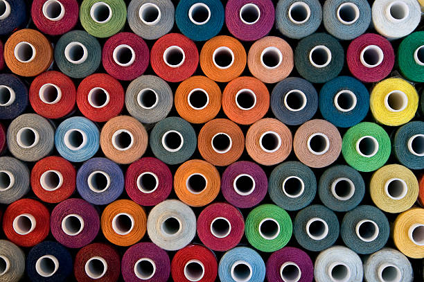 bobinas de fundo - sewing thread colors multi colored - fotografias e filmes do acervo
