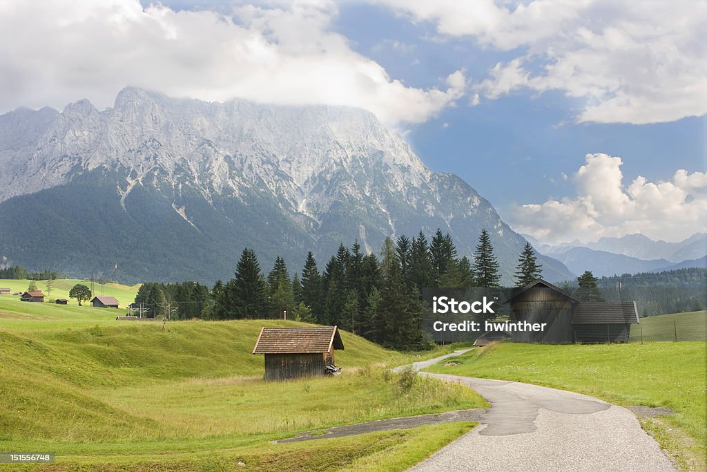 Альпийская дорога - Стоковые фото Дорога роялти-фри