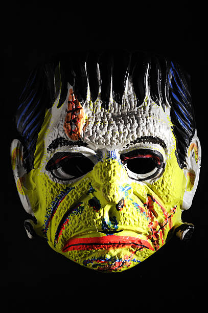 antico anni'50 era halloween maschera di bianco frankenstein - monstrosity foto e immagini stock