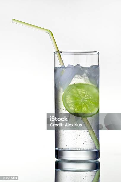 Bicchiere Di Gin Tonic Con Lime - Fotografie stock e altre immagini di Gin Tonic - Gin Tonic, Scontornabile, Agrume