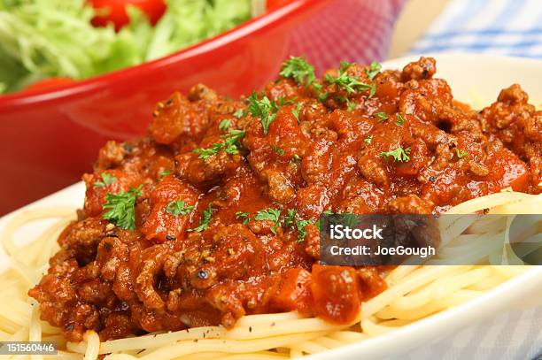 Spaghetti Bolognaise - zdjęcia stockowe i więcej obrazów Bez ludzi - Bez ludzi, Bliskie zbliżenie, Fotografika