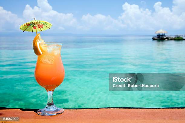 Tropischer Drink Paradies Stockfoto und mehr Bilder von Strand - Strand, Cocktail, Alkoholisches Getränk