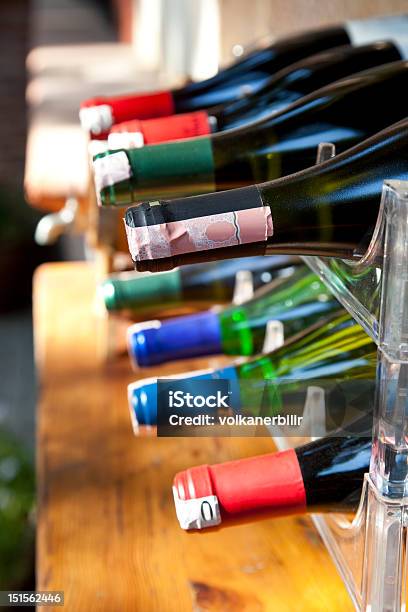 Wino - zdjęcia stockowe i więcej obrazów Stojak na wino - Stojak na wino, Alkohol - napój, Bez ludzi