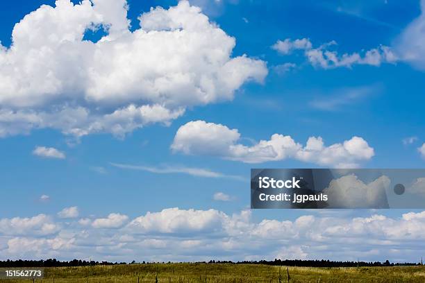 Foto de Nuvens Nas Montanhas Rochosas e mais fotos de stock de Cloudscape - Cloudscape, Céu - Fenômeno natural, Estratosfera