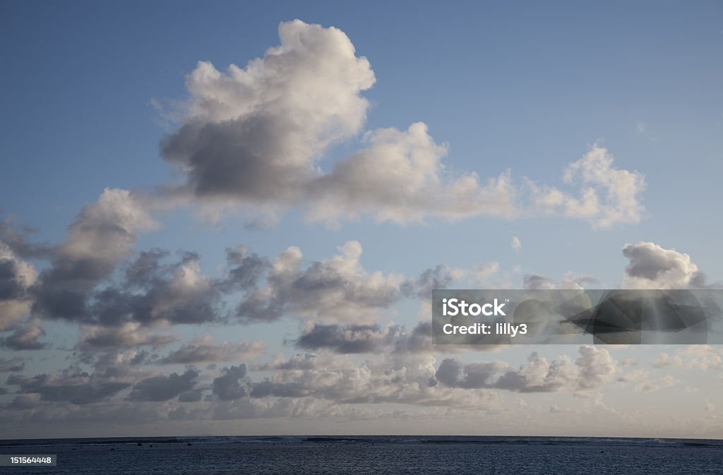 큐뮬러스 인스티튜트 (Cumulus 구름 남왕 태평양 바다 위의 석양을 - 로열티 프리 0명 스톡 사진