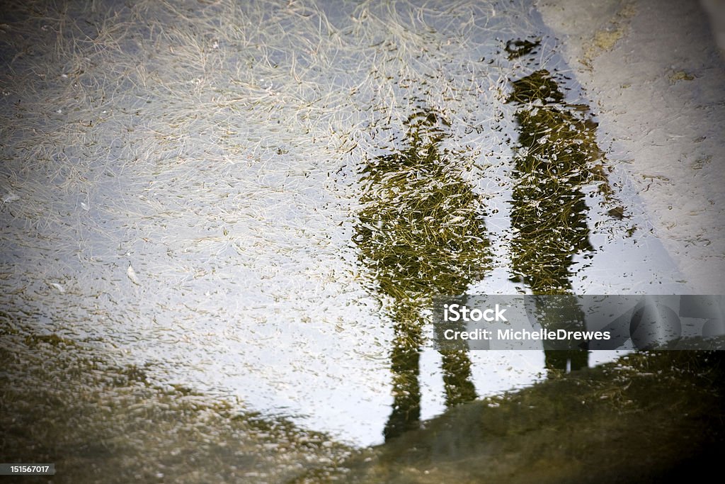 Dos personas en reflejo - Foto de stock de Abstracto libre de derechos