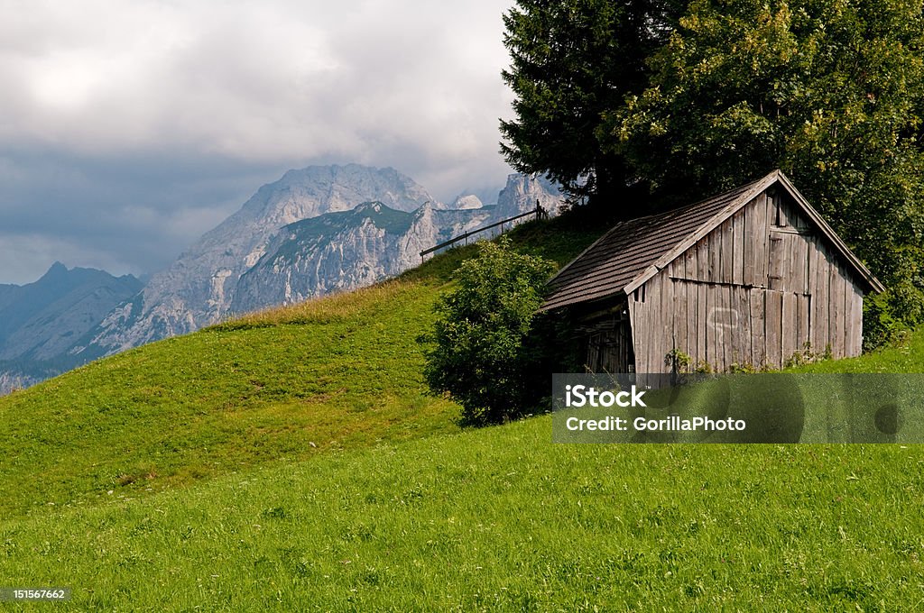 Montanha de shelter - Foto de stock de Alpes europeus royalty-free