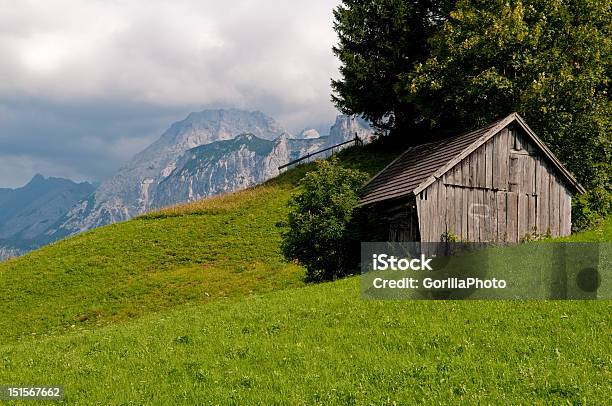 Foto de Montanha De Shelter e mais fotos de stock de Alpes europeus - Alpes europeus, Azul, Barraco