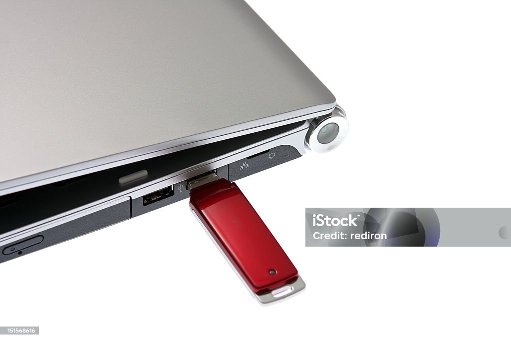 Clé USB de mémoire flash à un ordinateur portable - Photo de Clé USB de mémoire flash libre de droits