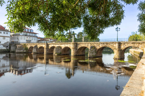 pont romain sur chaves, portugal - trajano photos et images de collection