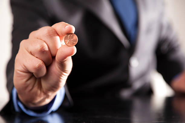 бизнесмен имеет penny - penny coin human finger human thumb стоковые фото и изображения