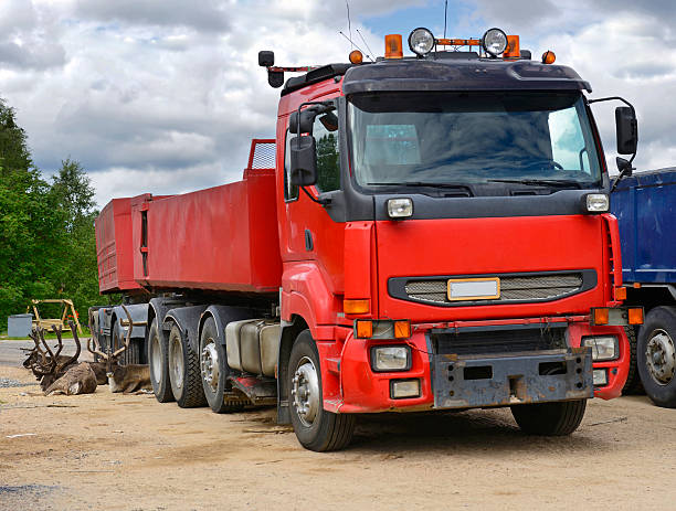 grande camion rosso e renne - car hauler finland antler foto e immagini stock