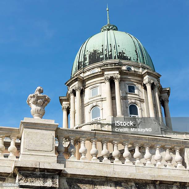 Photo libre de droit de Palais Royal À Budapest banque d'images et plus d'images libres de droit de Budapest - Budapest, Carré - Composition, Château royal de Buda