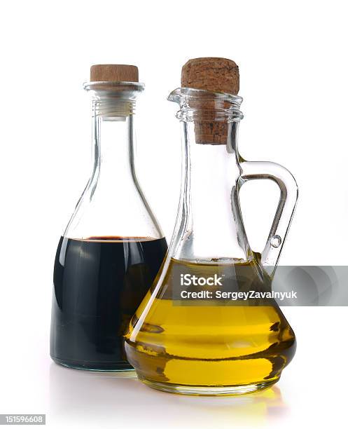 Photo libre de droit de Vinaigre Balsamique Lhuile Dolive Et banque d'images et plus d'images libres de droit de Aliment - Aliment, Bouteille, Carafe à décanter