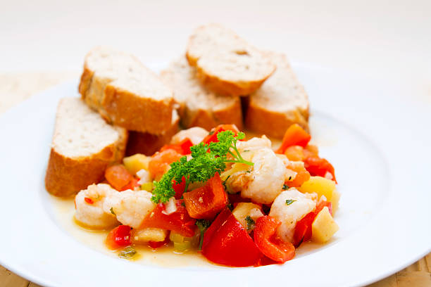 istock Prawns with vegetable and baguette 151612920