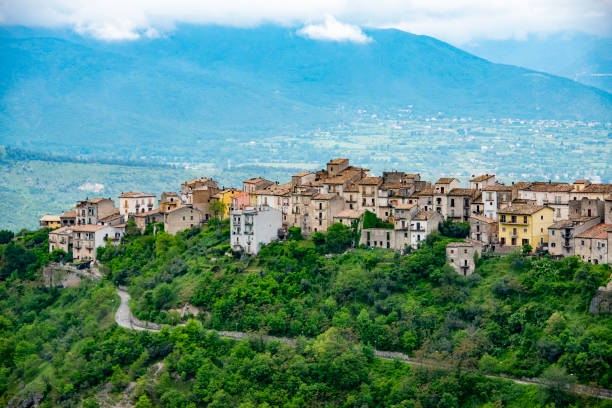 istock Town of Pacentro 1516131645