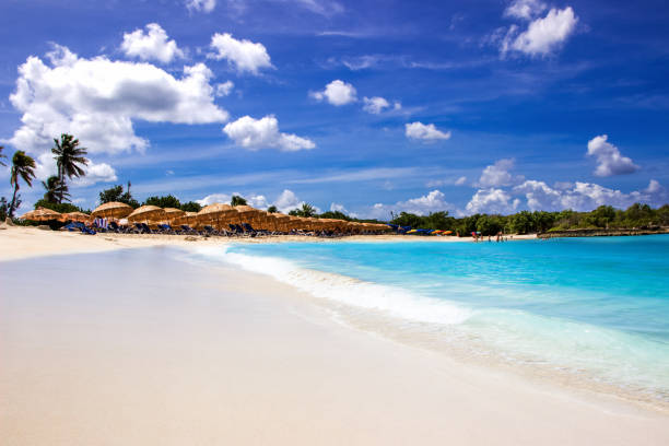 istock Mullet bay beach in St. Maarten, Netherlands 1516194265