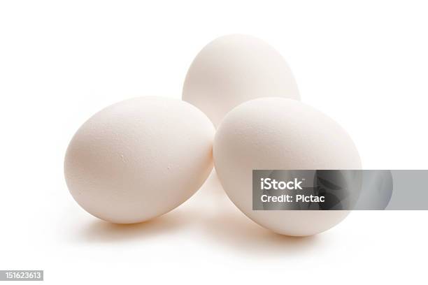 Huevos Foto de stock y más banco de imágenes de Alimento - Alimento, Blanco - Color, Comida sana