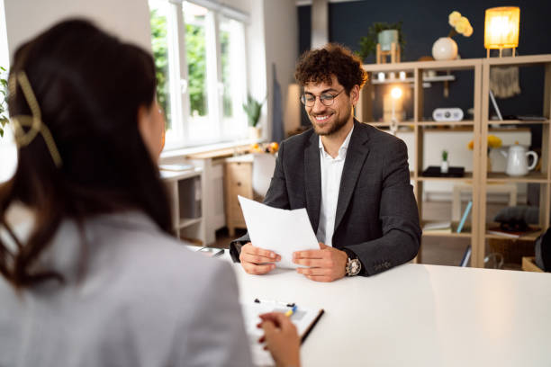 unrecognizable female recruiter japanese ethnicity interview male candidate - job search fotos imagens e fotografias de stock