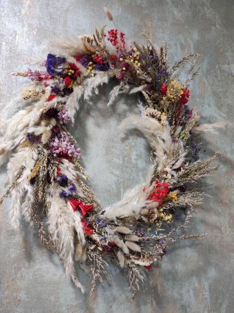 istock dried flower wreath 1516402741