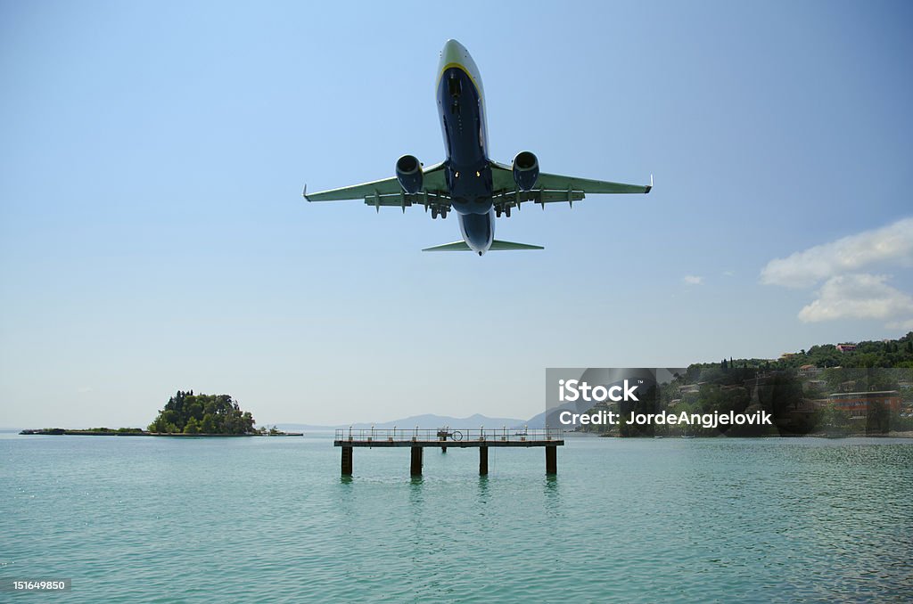 Kerkyra Aeropuerto Landing - Foto de stock de Acercarse libre de derechos