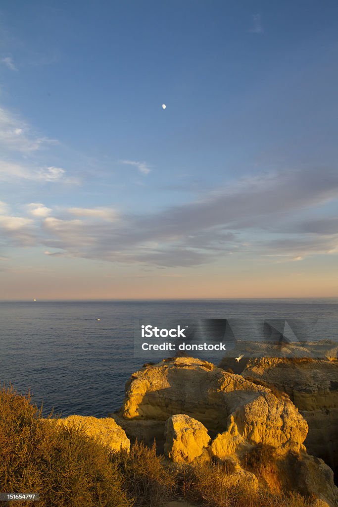 Алгарве на bluehour, Португалия - Стоковые фото Албуфейра роялти-фри