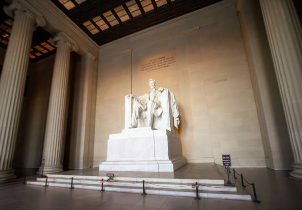 istock Inside the Lincoln Memorial 1516627859