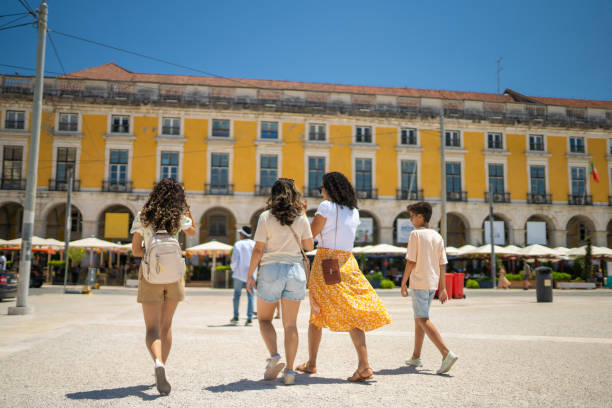 istock Urban tourism in Lisbon 1516632911