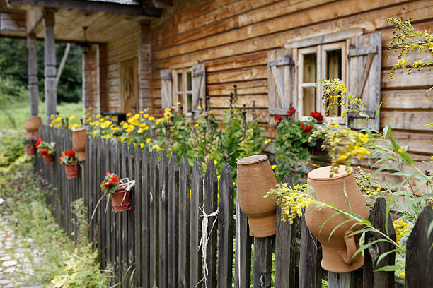 istock Idyllic country home 151665014