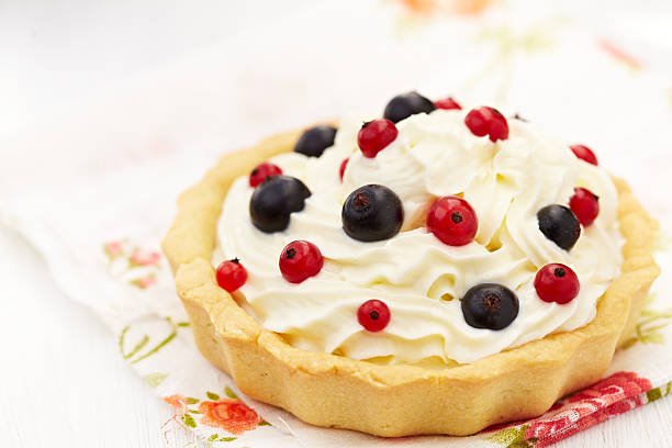 Tart with berry and mascarpone cream