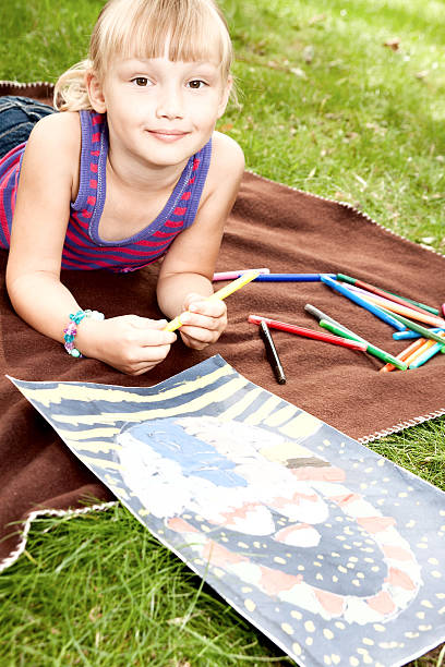 istock little girl draws picture 151667262