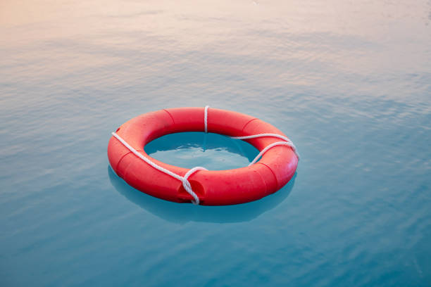 tubo da bagno - swimming tube inflatable circle foto e immagini stock