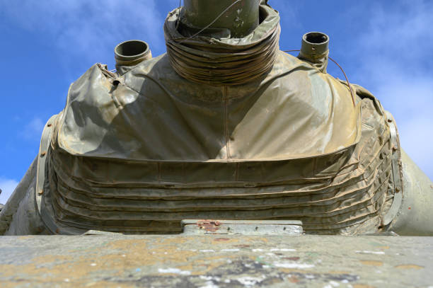 close-up of the cannon in the turret of a tank, armored car M60 patton, of the disabled Spanish army, green exposed in Rojas, a small town in Burgos, in the middle of the field on a mound, on the grass in the background the sky half blue half with clouds primer plano del cañón en la torreta de un tanque, vehículo blindado m60 patton, del ejército español incapacitado, verde expuesto en rojas, un pequeño pueblo de burgos, en medio del campo sobre un montículo, sobre la hierba al fondo el cielo mitad