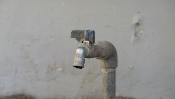 istock Old water faucet 1516805086