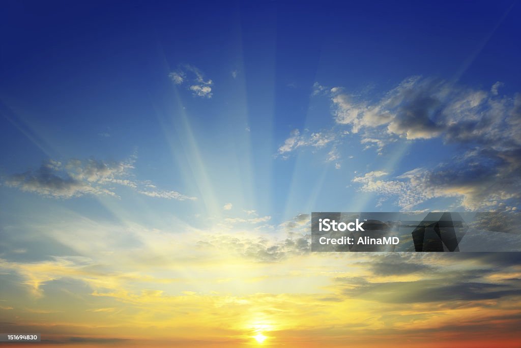 sun above the horizon sun rays illuminate the sky above the horizon Sunrise - Dawn Stock Photo
