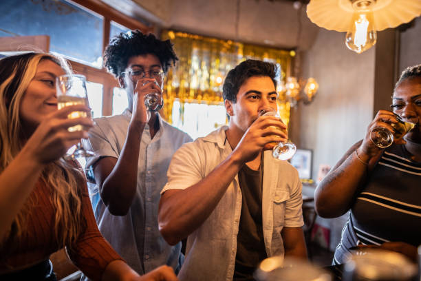 istock Friends drinking beer at a restaurant 1517151671