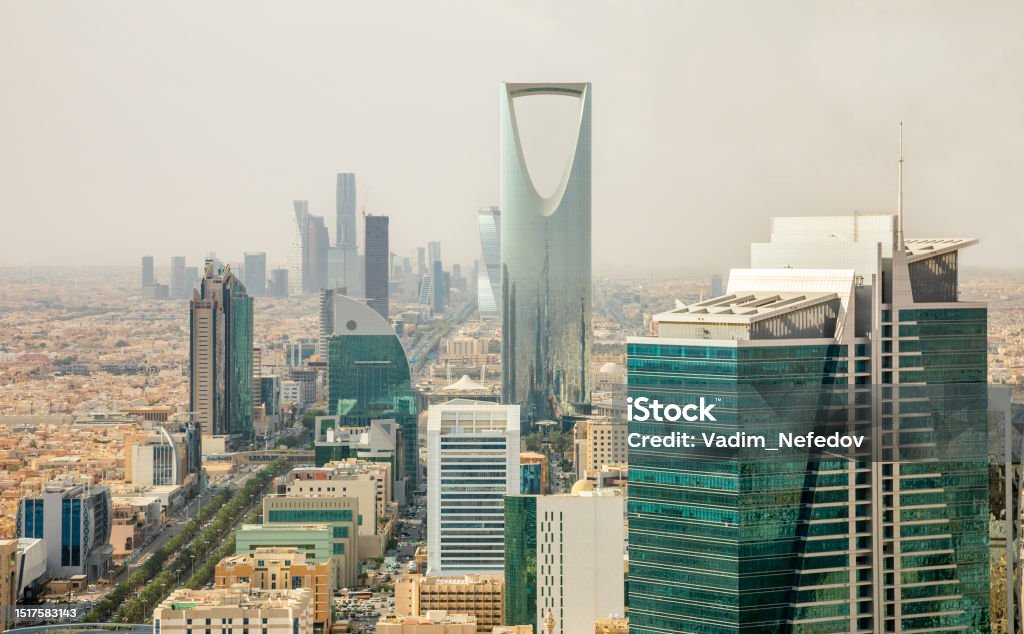Panorama udara pusat kota Riyadh dengan gedung pencakar langit distrik pusat bisnis Al Olaya, Al Riyadh, Arab Saudi - Bebas Royalti Arab Saudi Foto Stok Panorama udara pusat kota Riyadh dengan gedung pencakar langit distrik pusat bisnis Al Olaya, Al Riyadh, Arab Saudi - Bebas Royalti Arab Saudi Foto Stok