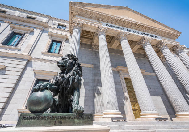 hiszpańska demokracja - architecture blue colonnade column zdjęcia i obrazy z banku zdjęć