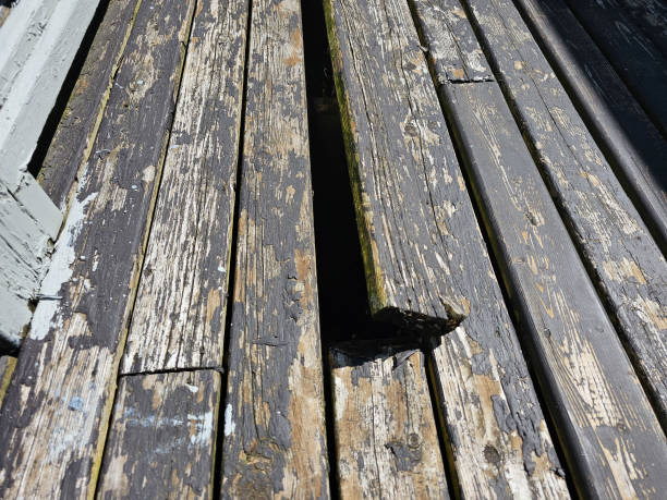 istock Porch Repair 1517636564